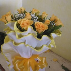 Ramalhete com 12 Rosas Doce Encanto frete grátis